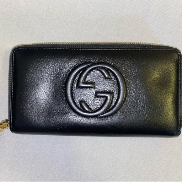 Gucci Handbags - Gucci black zip wallet